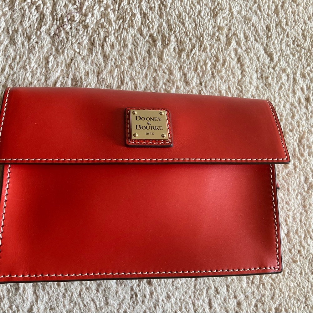 Dooney & Bourke Beacon East West Flap Crossbody Clutch Handbag Purse Red Small